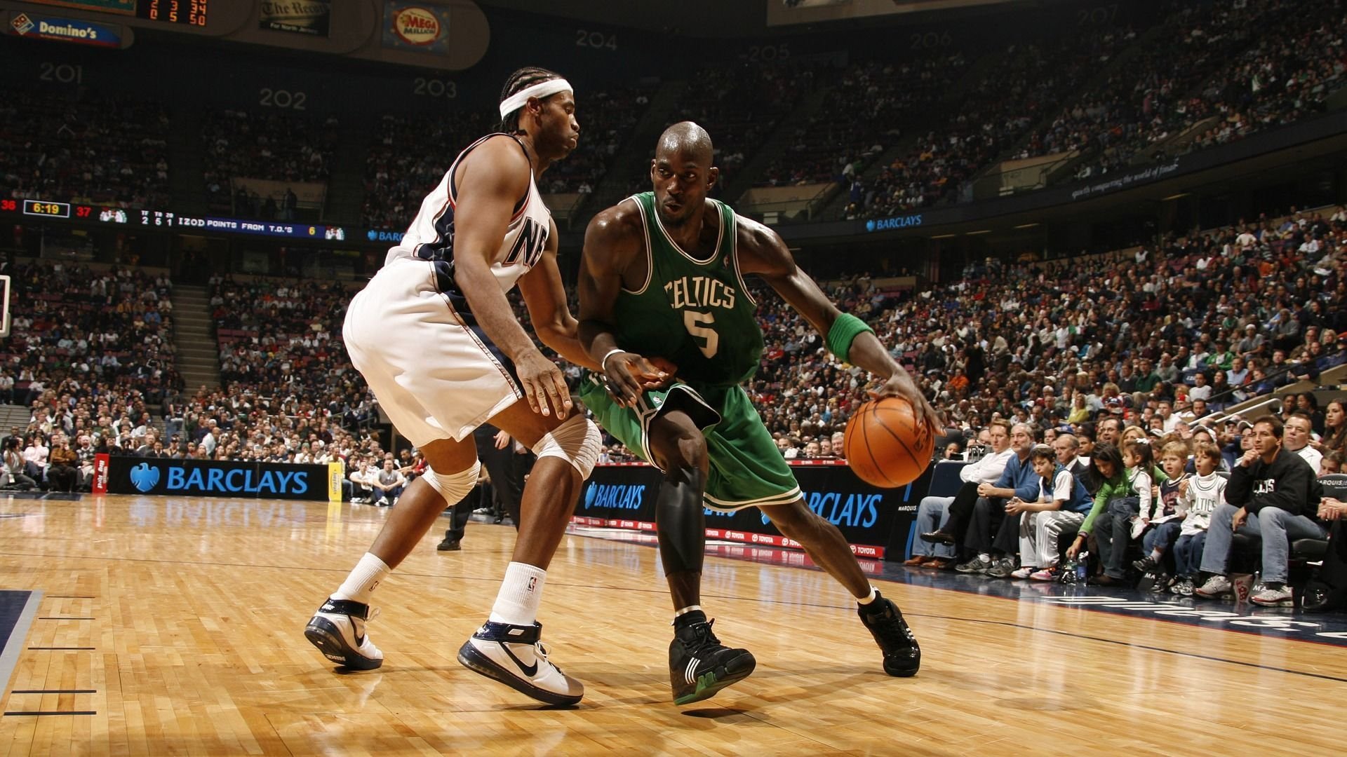 NBA全明星赛星光熠熠 新生代球员闪耀舞台